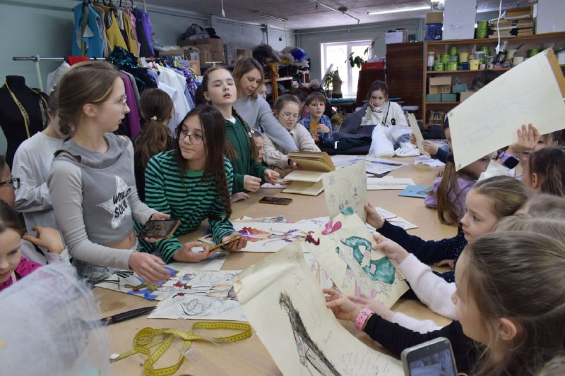 Саратовские юные таланты День наставника отпраздновали в театре оперетты Саратовские юные таланты День наставника отпраздновали в театре оперетты